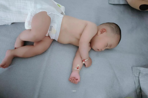 长岭怀孕多久会显肚子